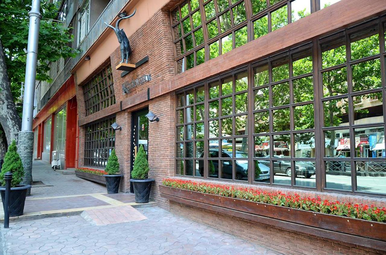 Luxury 4-Bedroom Apartment In The Center Tbilisi Buitenkant foto