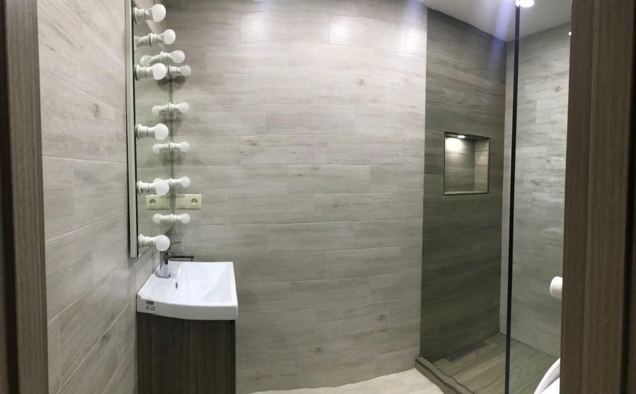 Luxury 4-Bedroom Apartment In The Center Tbilisi Buitenkant foto