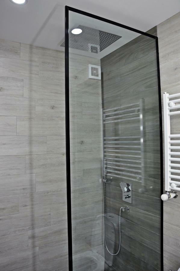 Luxury 4-Bedroom Apartment In The Center Tbilisi Buitenkant foto