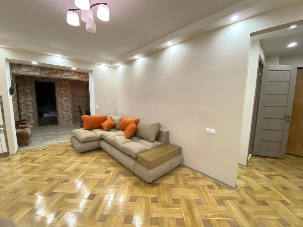 Luxury 4-Bedroom Apartment In The Center Tbilisi Buitenkant foto