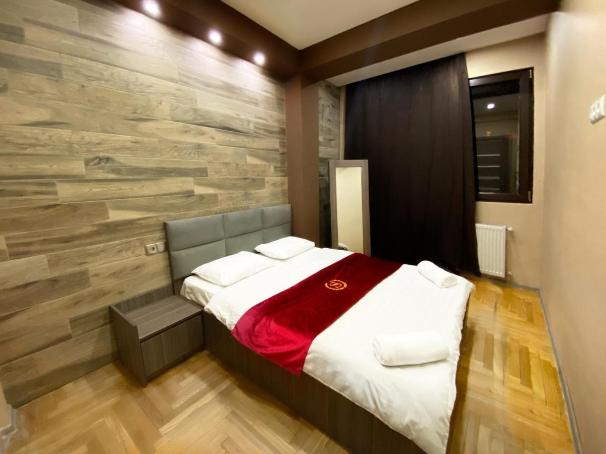 Luxury 4-Bedroom Apartment In The Center Tbilisi Buitenkant foto